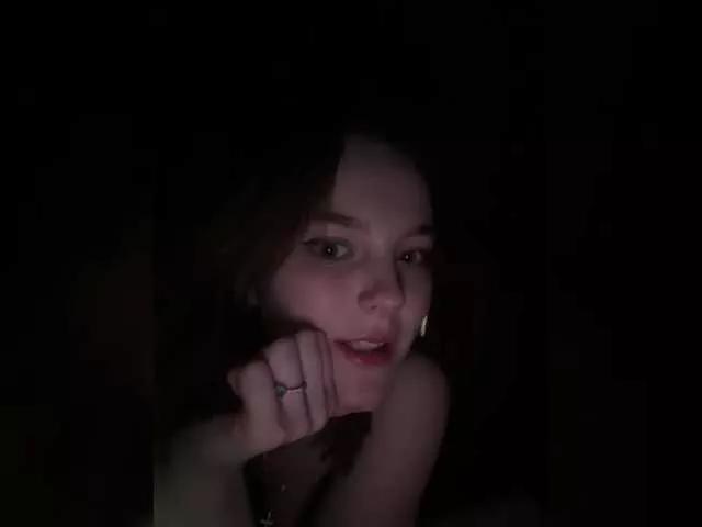 xx33f10 from BongaCams