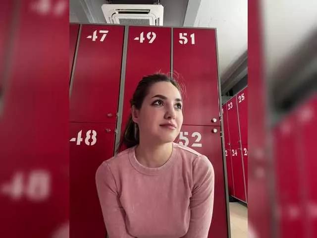 YoloLove from BongaCams