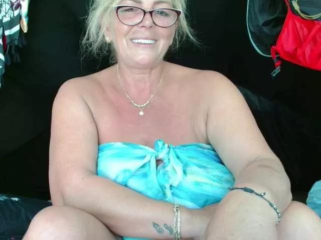 YulliaMilf from BongaCams