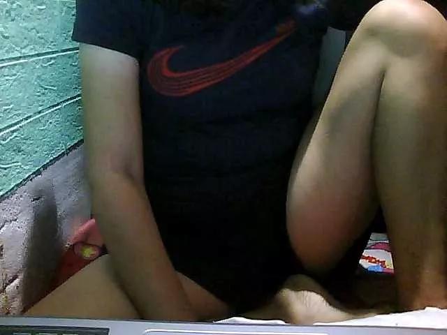 Yummyflirttits69 from BongaCams