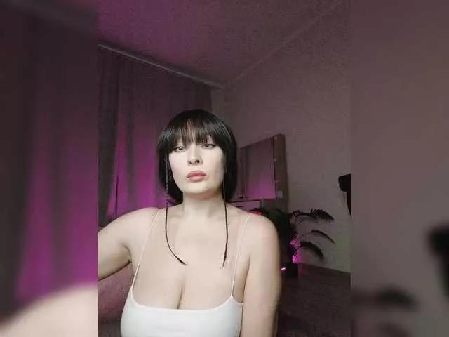 Zeeeme from BongaCams