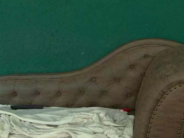 Zelinne from BongaCams