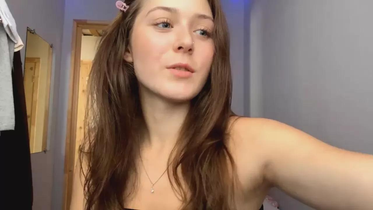 AdalineFontus webcams show profile image 