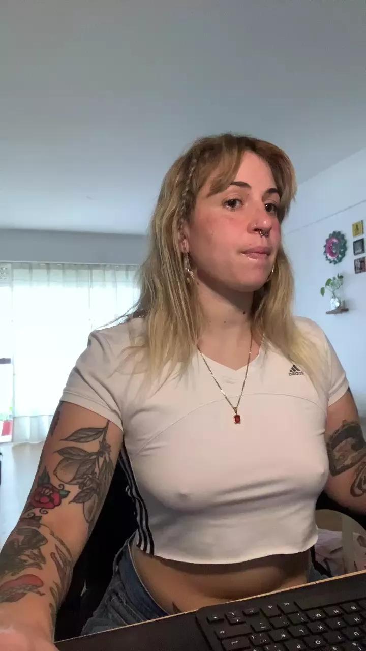 AkariBruna webcams show profile image 