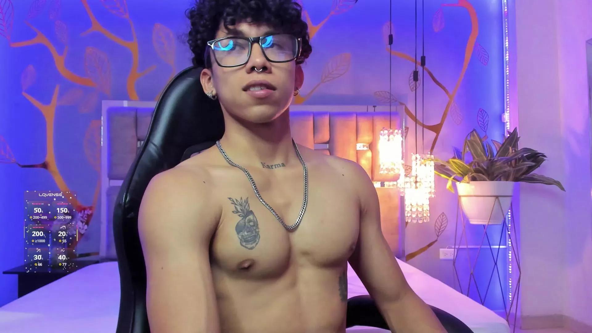 Akaza_ from Cam4