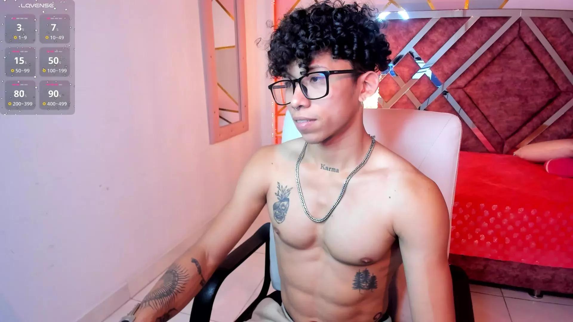 Akaza_ from Cam4