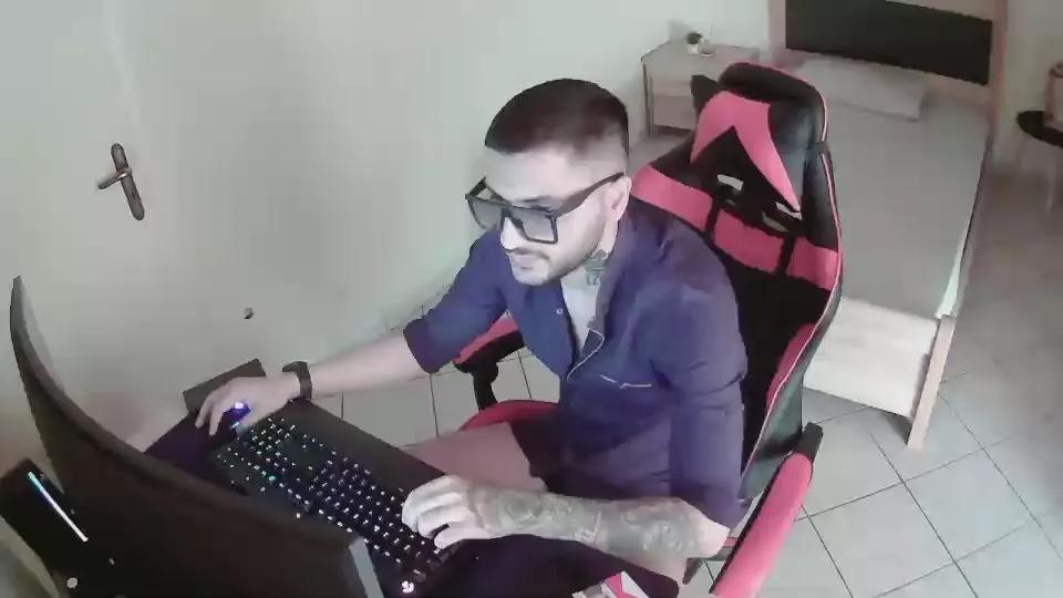 AlbanianFker21 from Cam4