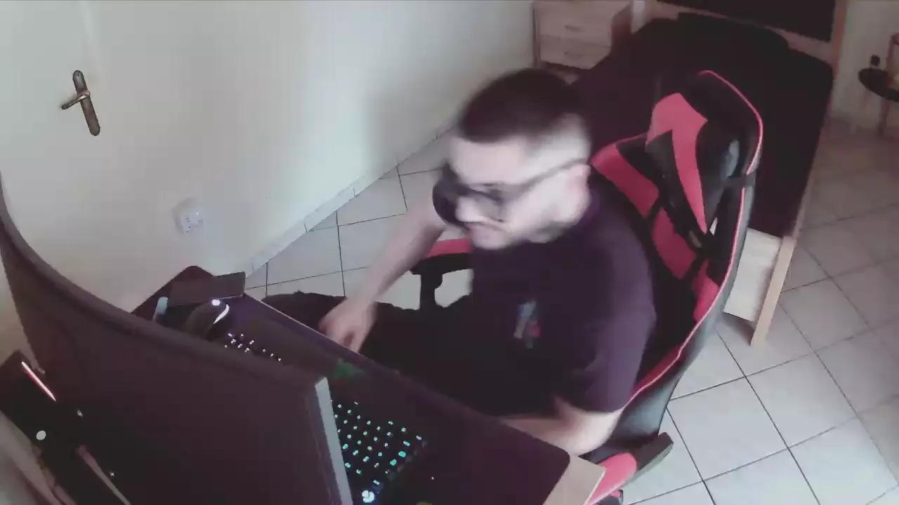 AlbanianFker21 from Cam4