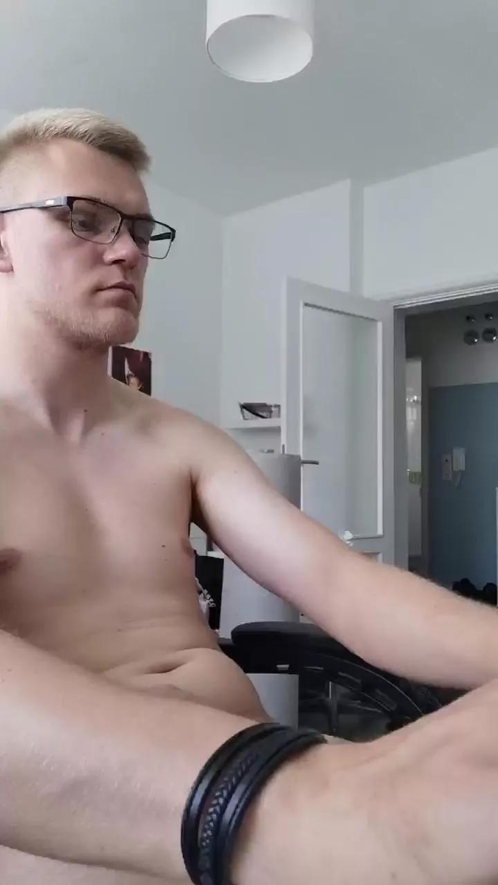 Aleex325 from Cam4