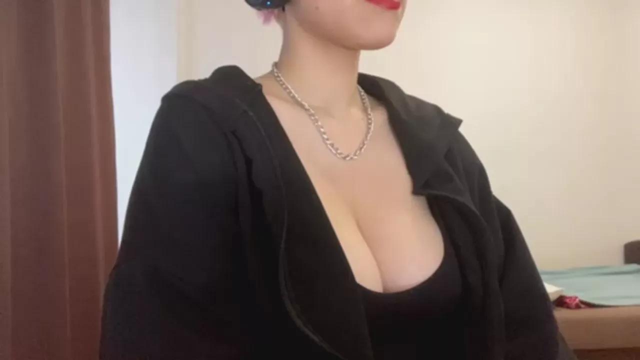 AlesiaZoltek webcams show profile image 