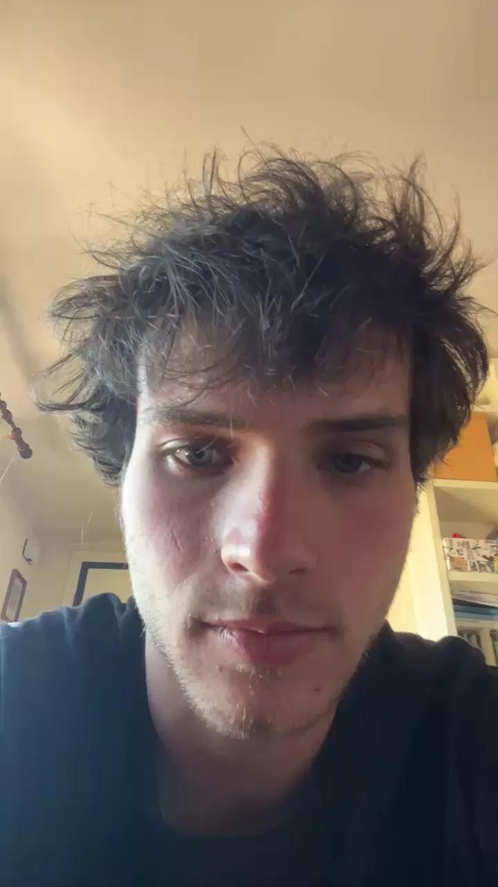 Alessandrok webcams show profile image 