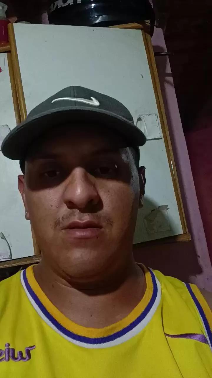 Alexander21852 webcams show profile image 