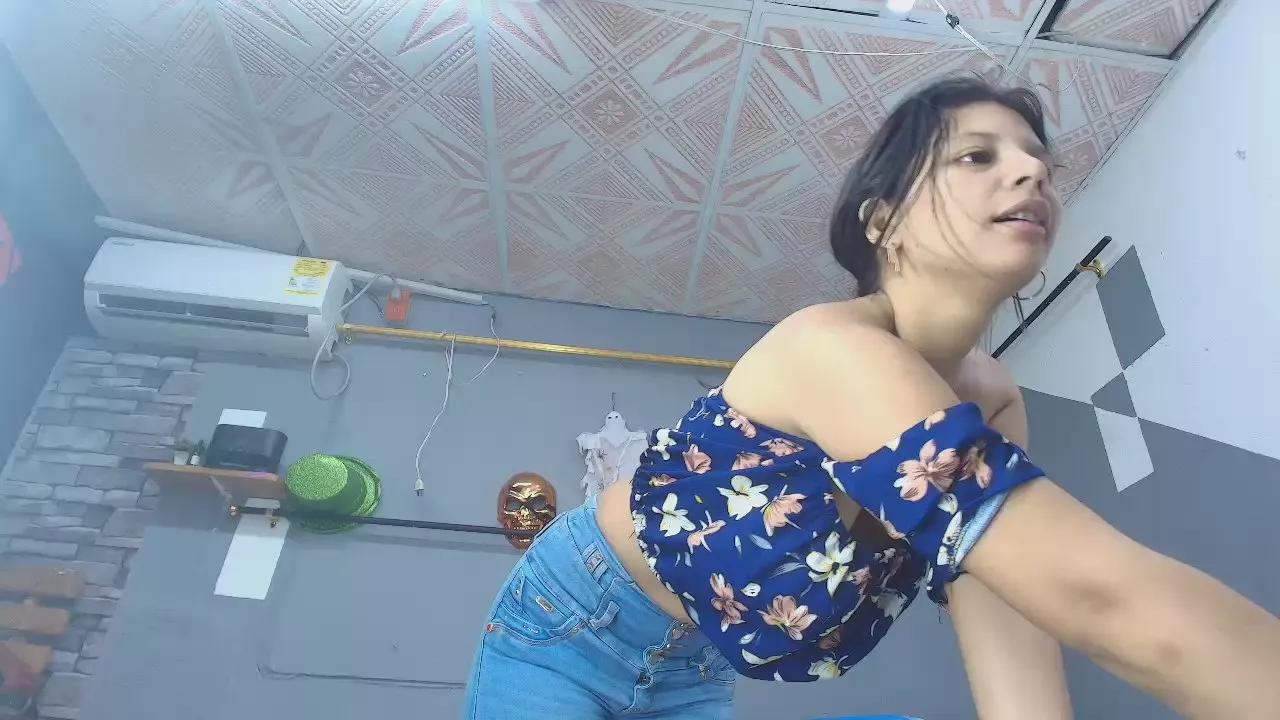 amara_roll01 from Cam4