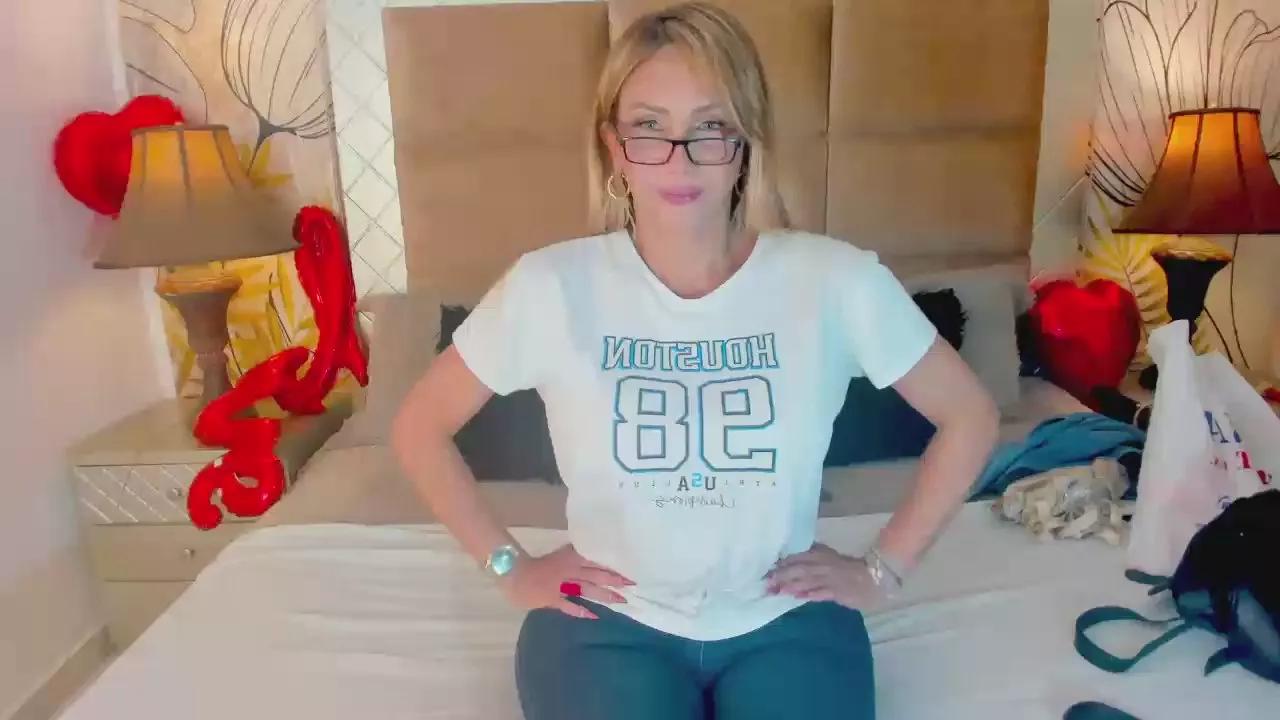 amazingdollxxx from Cam4