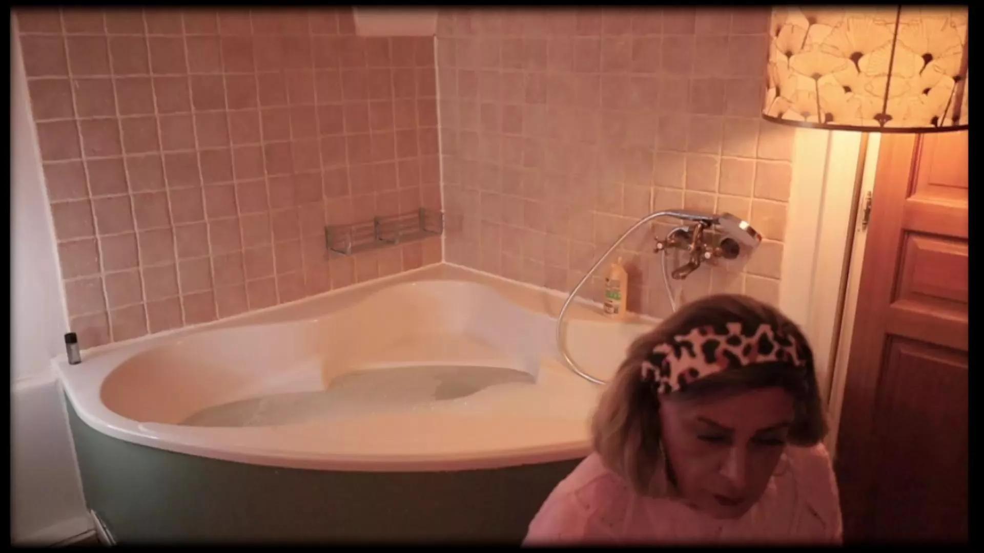 Anazone1 from Cam4