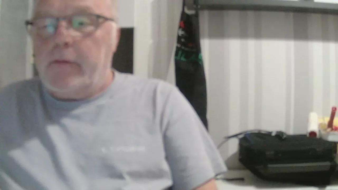 Andybo18021 webcams show profile image 