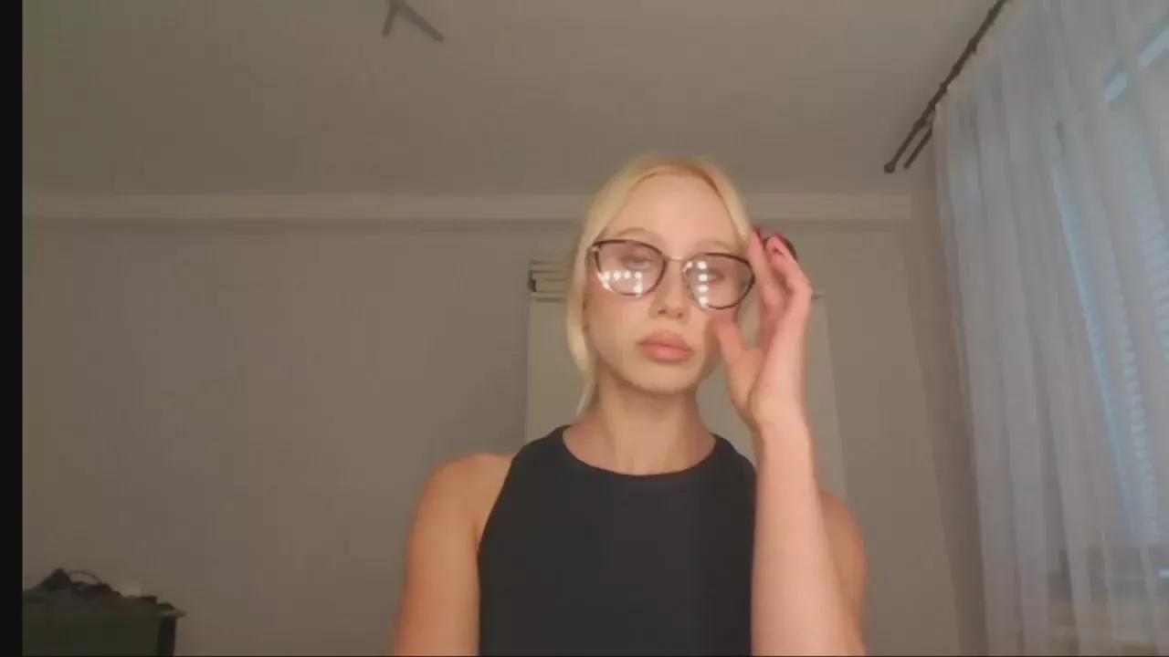 AnyaPeach from Cam4