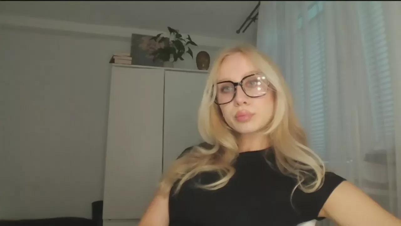 AnyaPeach webcams show profile image 