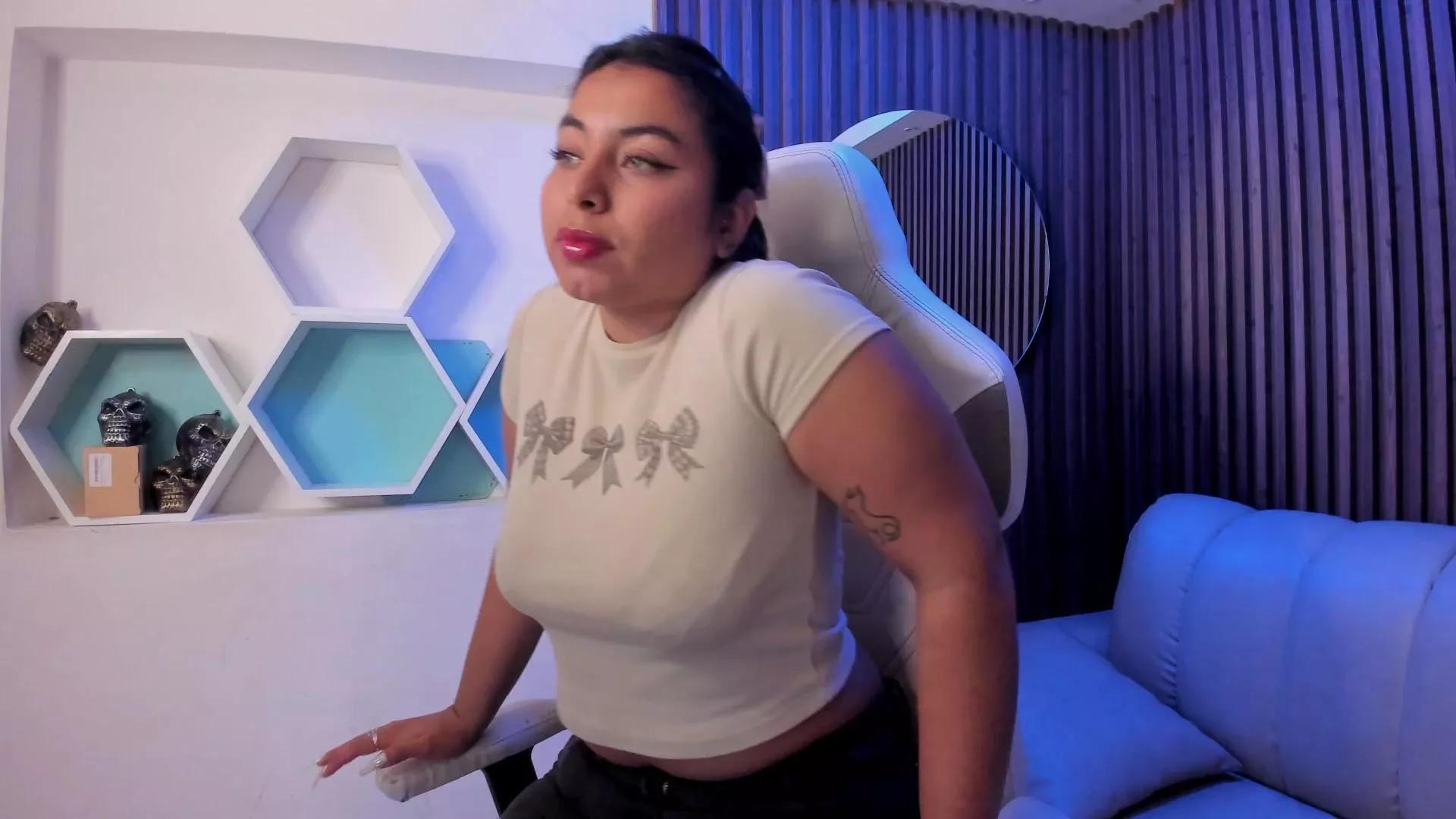 AuroraWillow on Cam4