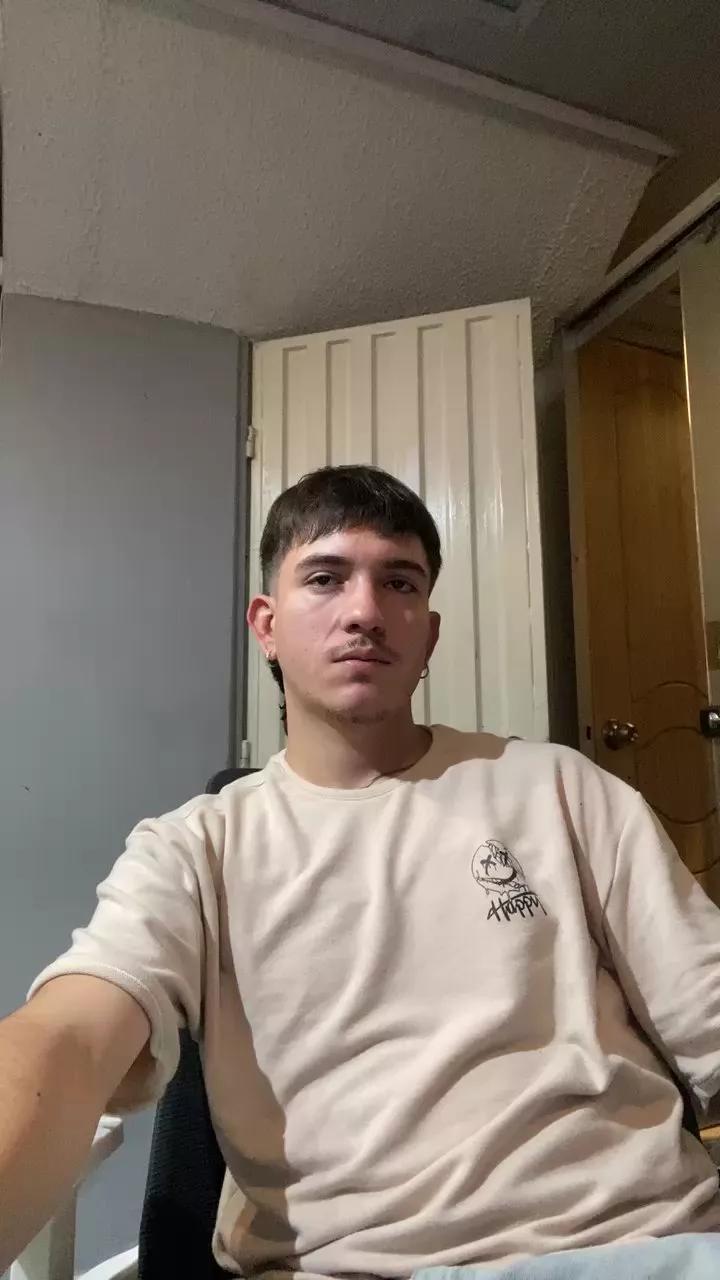 Bayron_77 webcams show profile image 