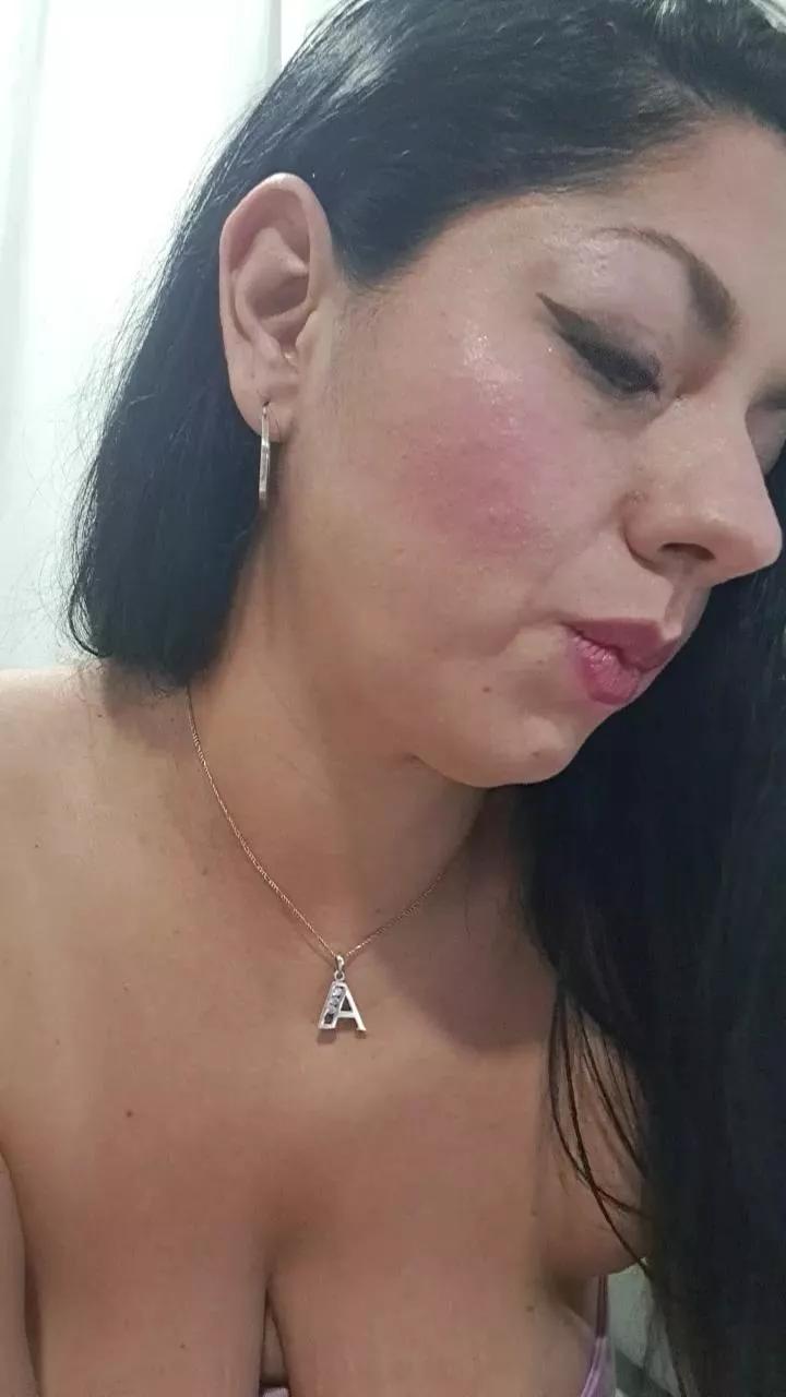 bella_milf1 from Cam4