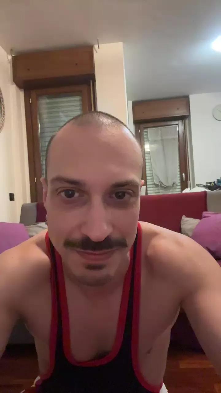 Bottomslut899 webcams show profile image 