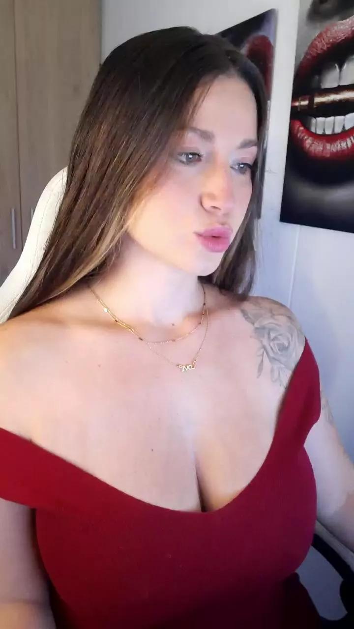 BruunaLove_ from Cam4
