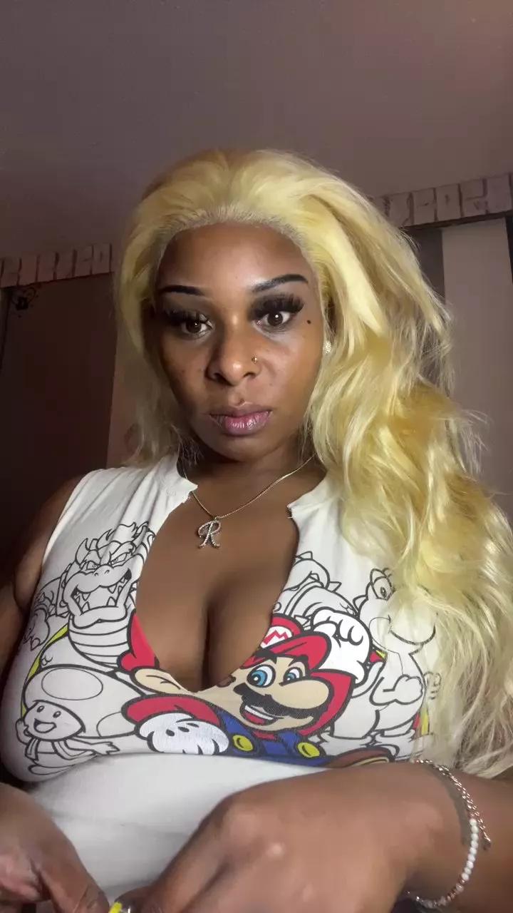 CashMeeOutt webcams show profile image 