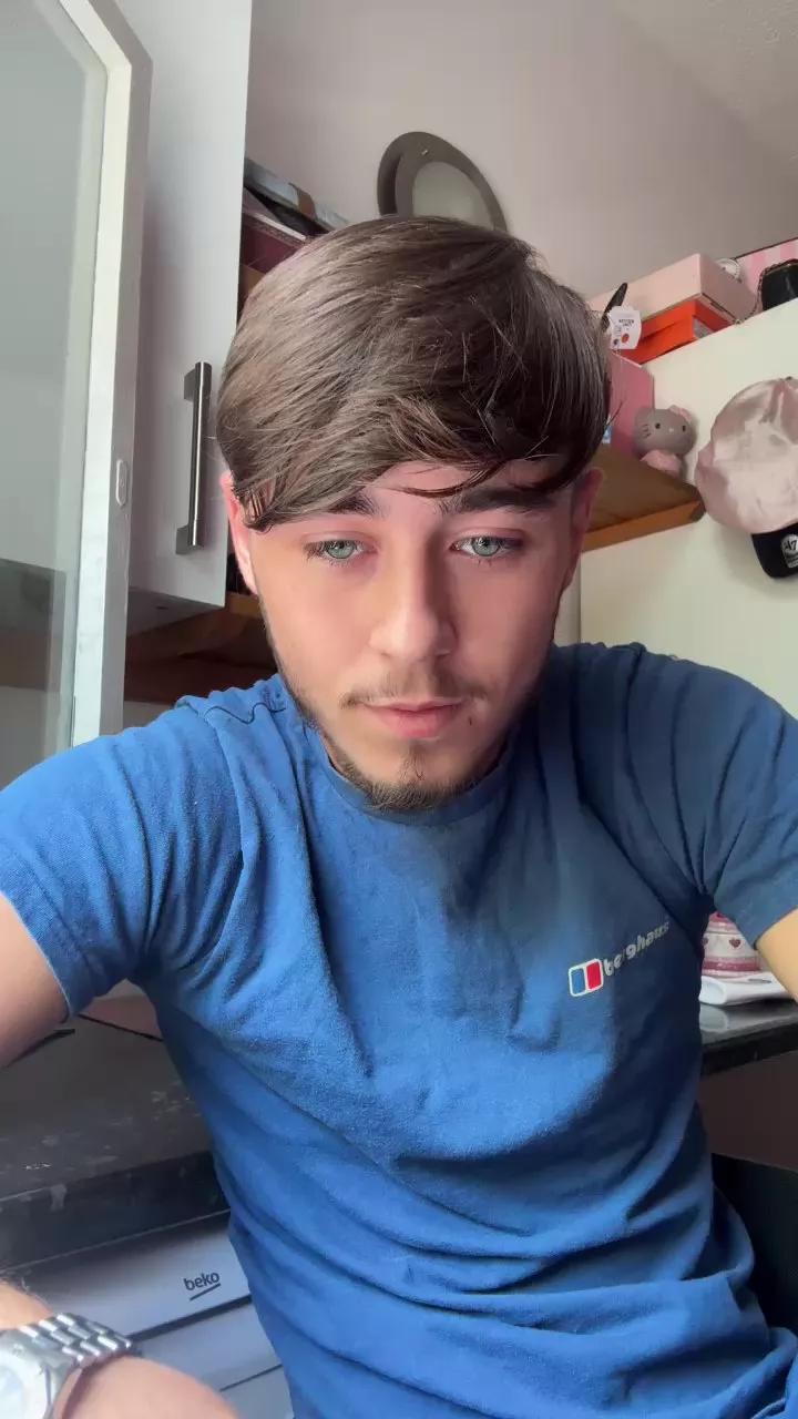CheekyChap7081 from Cam4