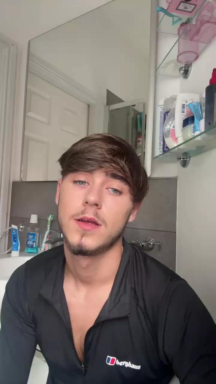 CheekyChap7081 from Cam4