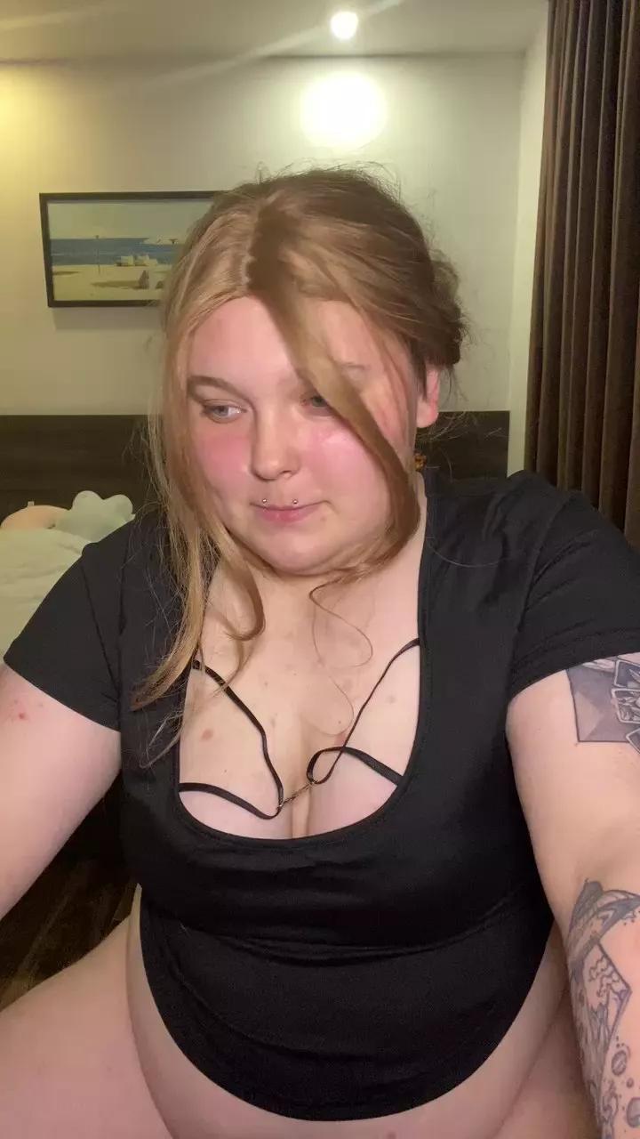 ChubbyLizzy3 on Cam4