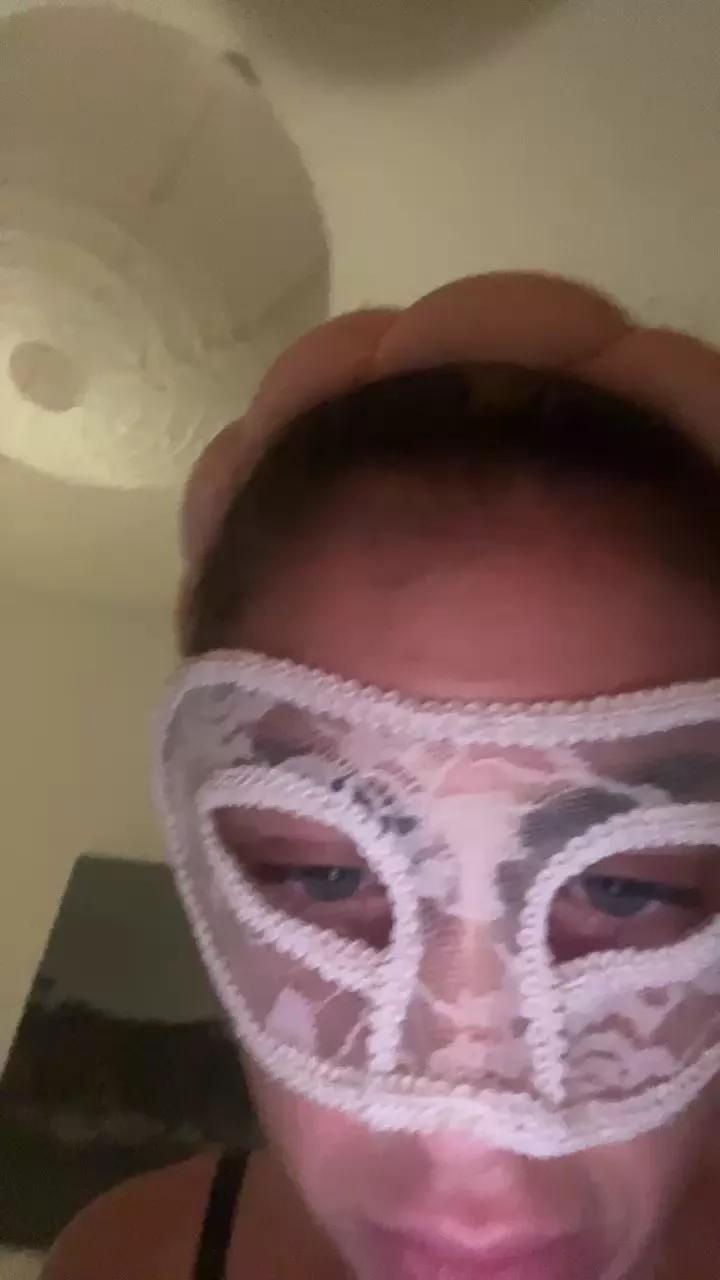 Crystal9898 webcams show profile image 