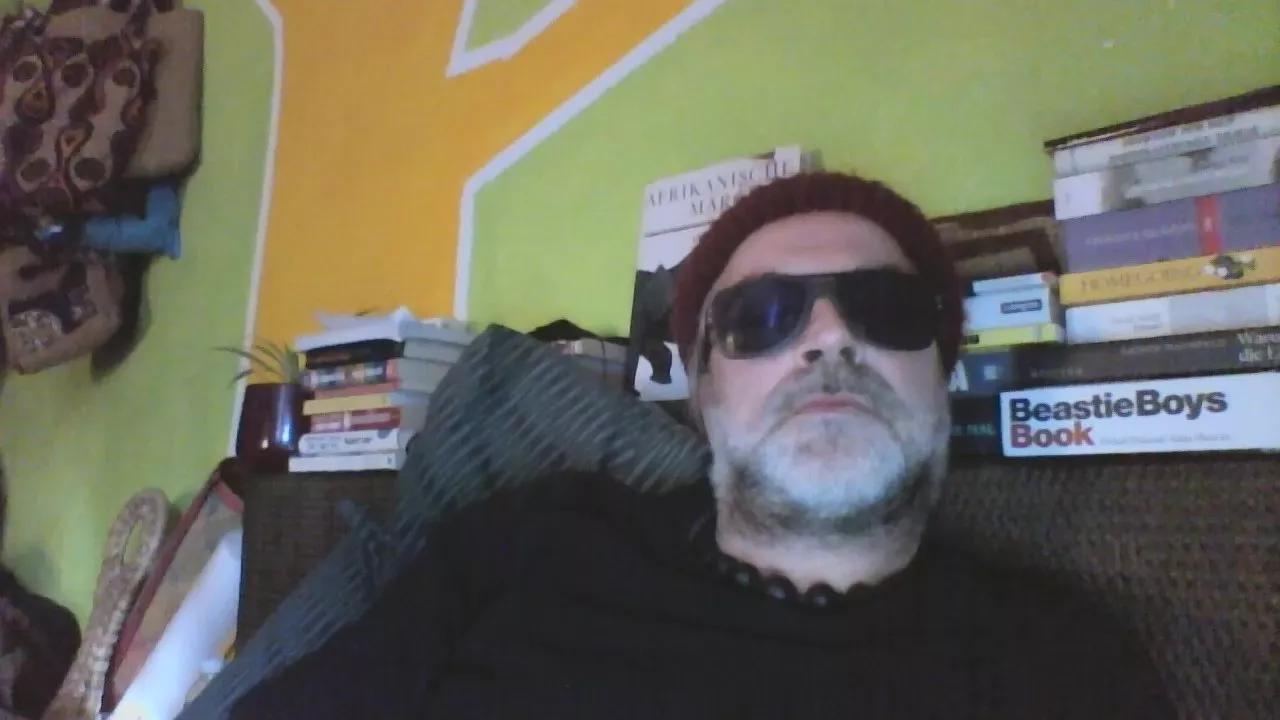 DaddyNextRoom75 from Cam4