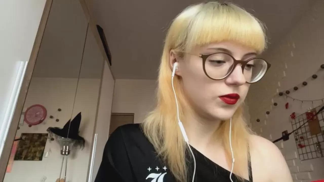 DanikaHuertes webcams show profile image 