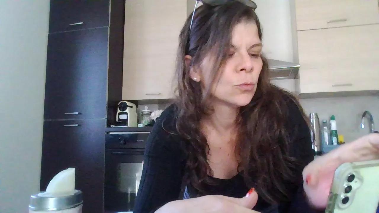 Divaitalianaa webcams show profile image 