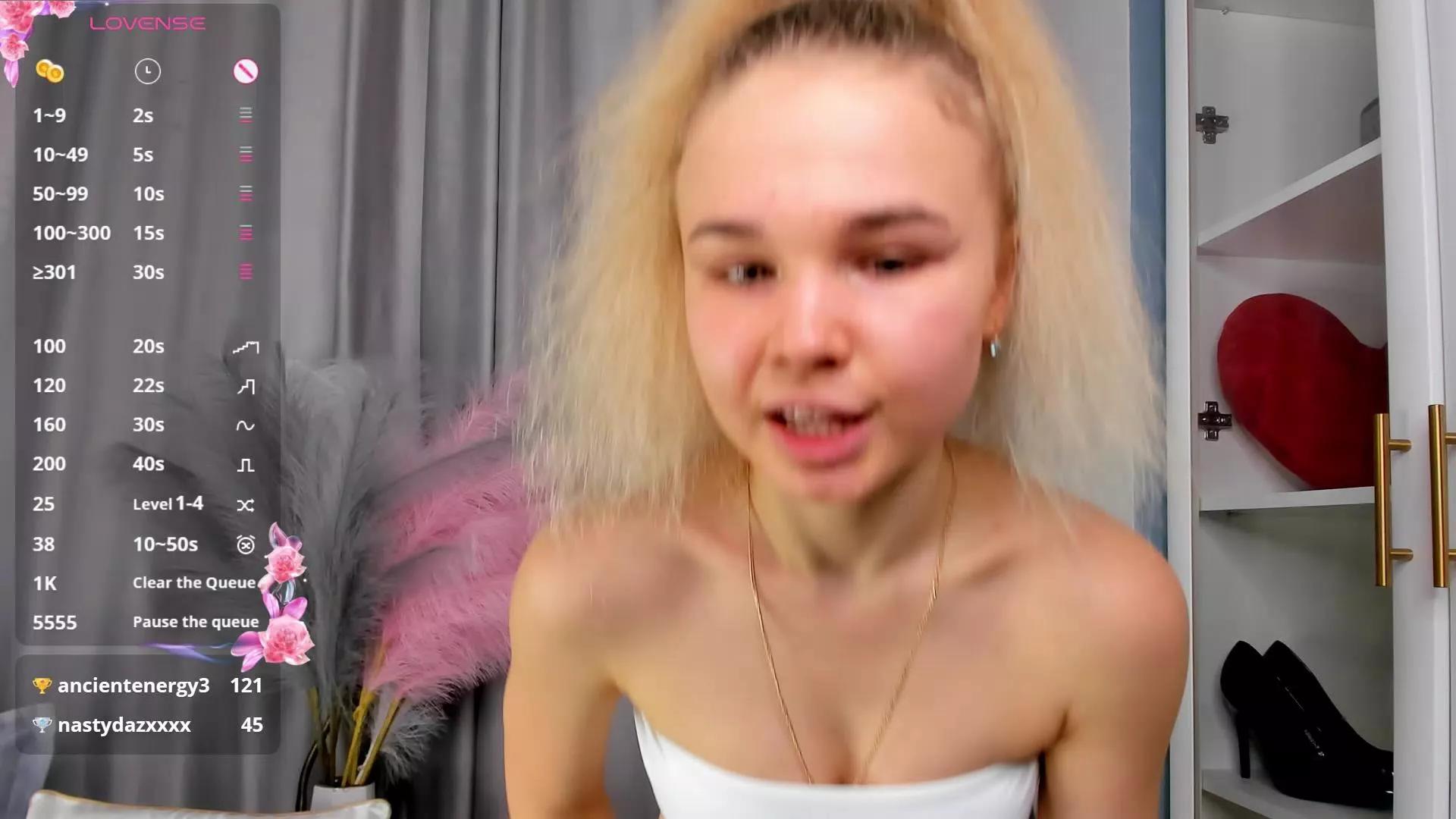 DollyCheckley from Cam4
