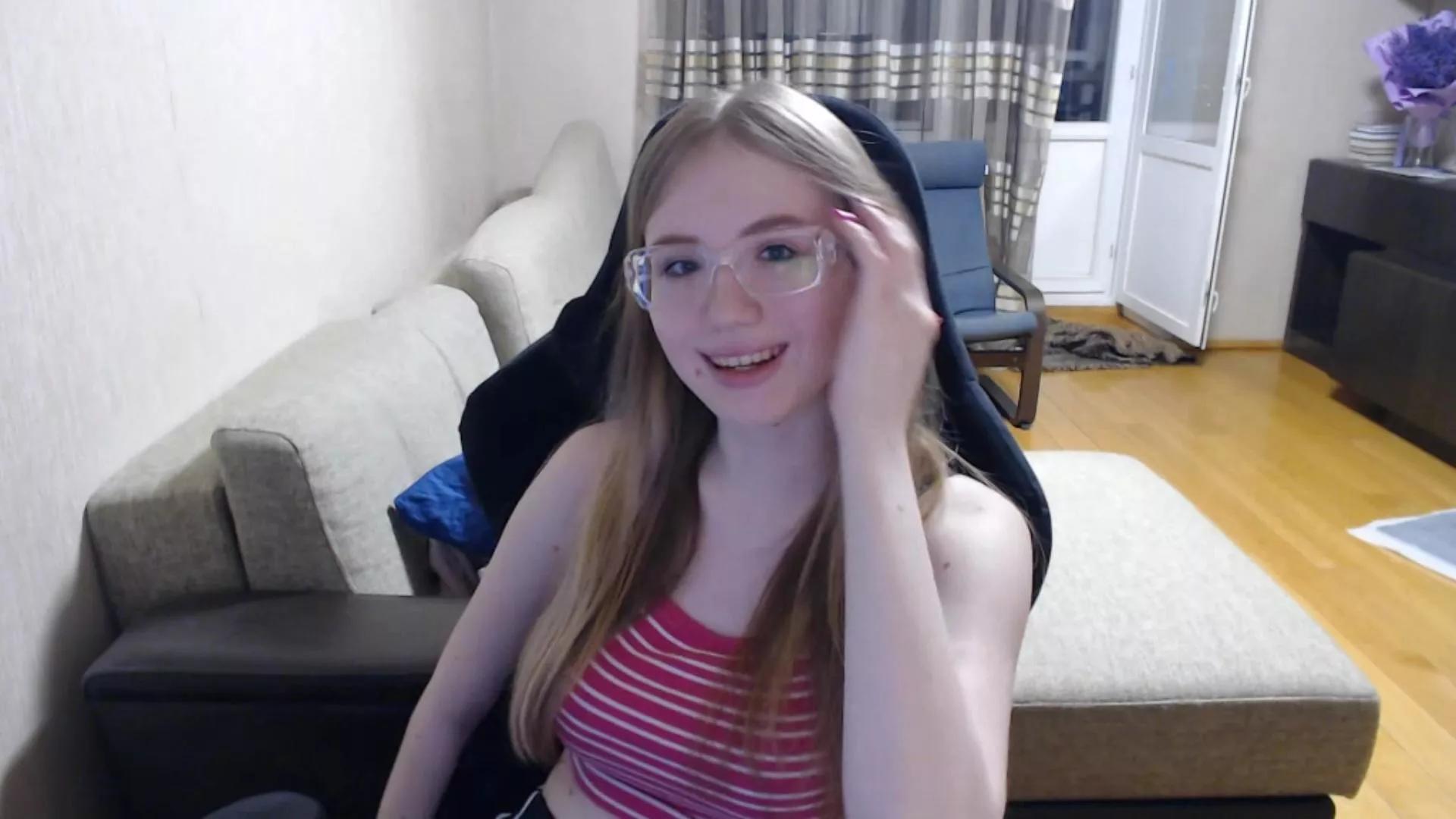 DollyGroves from Cam4