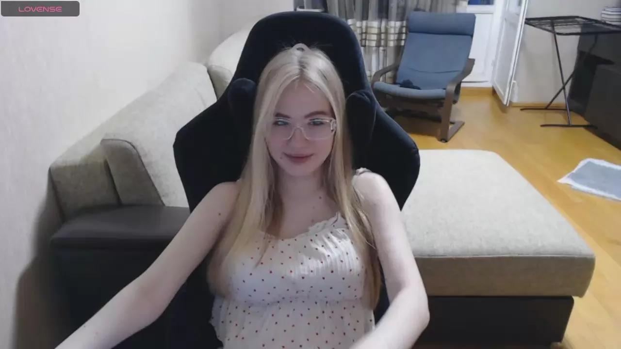DollyGroves from Cam4