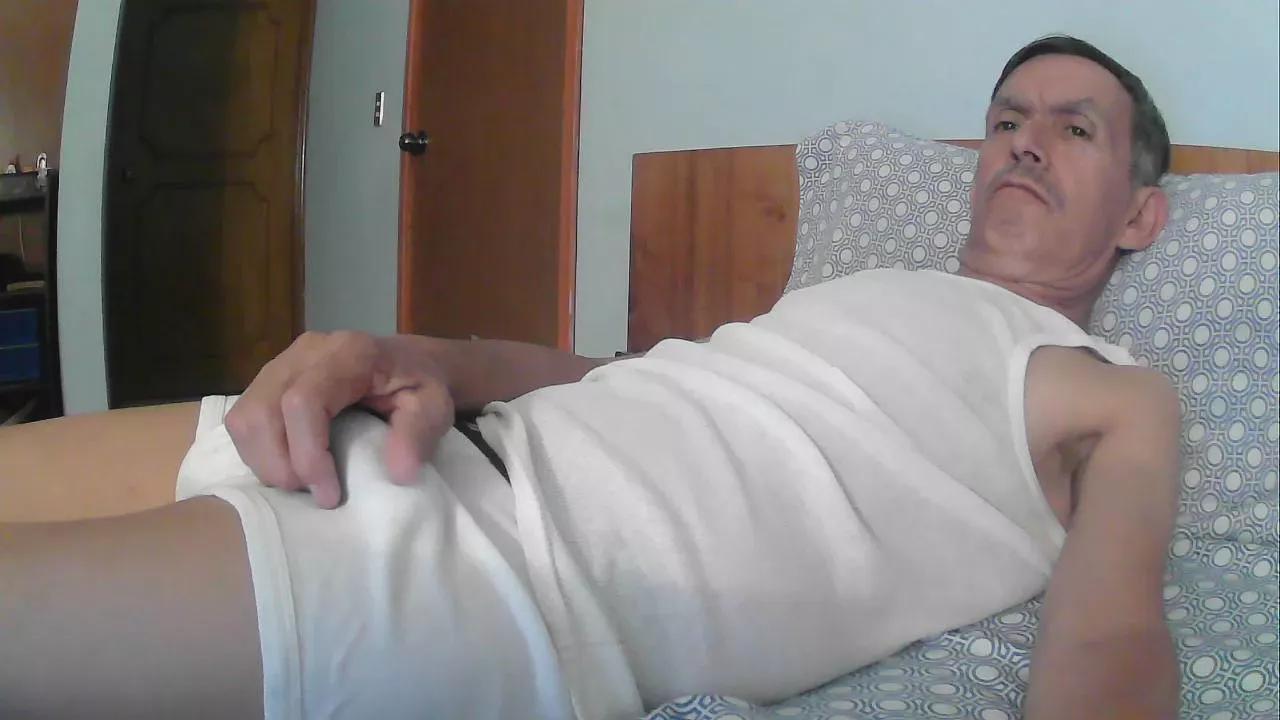 elver272 from Cam4