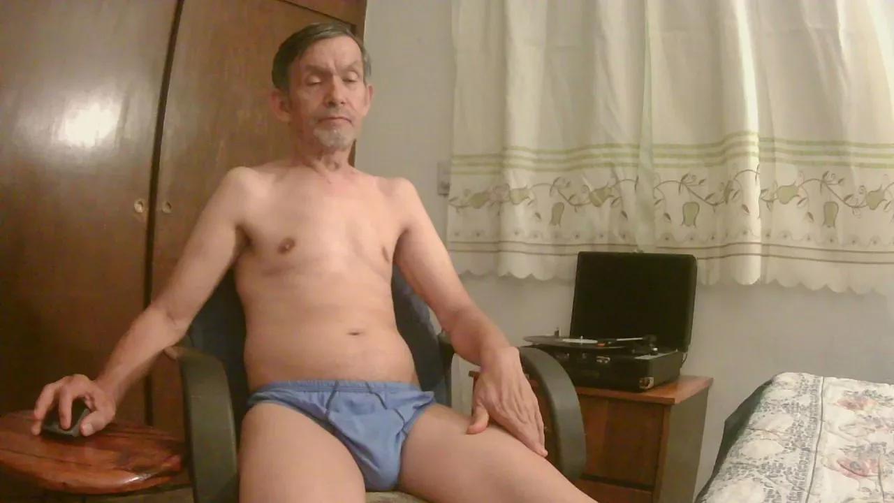 elver272 from Cam4