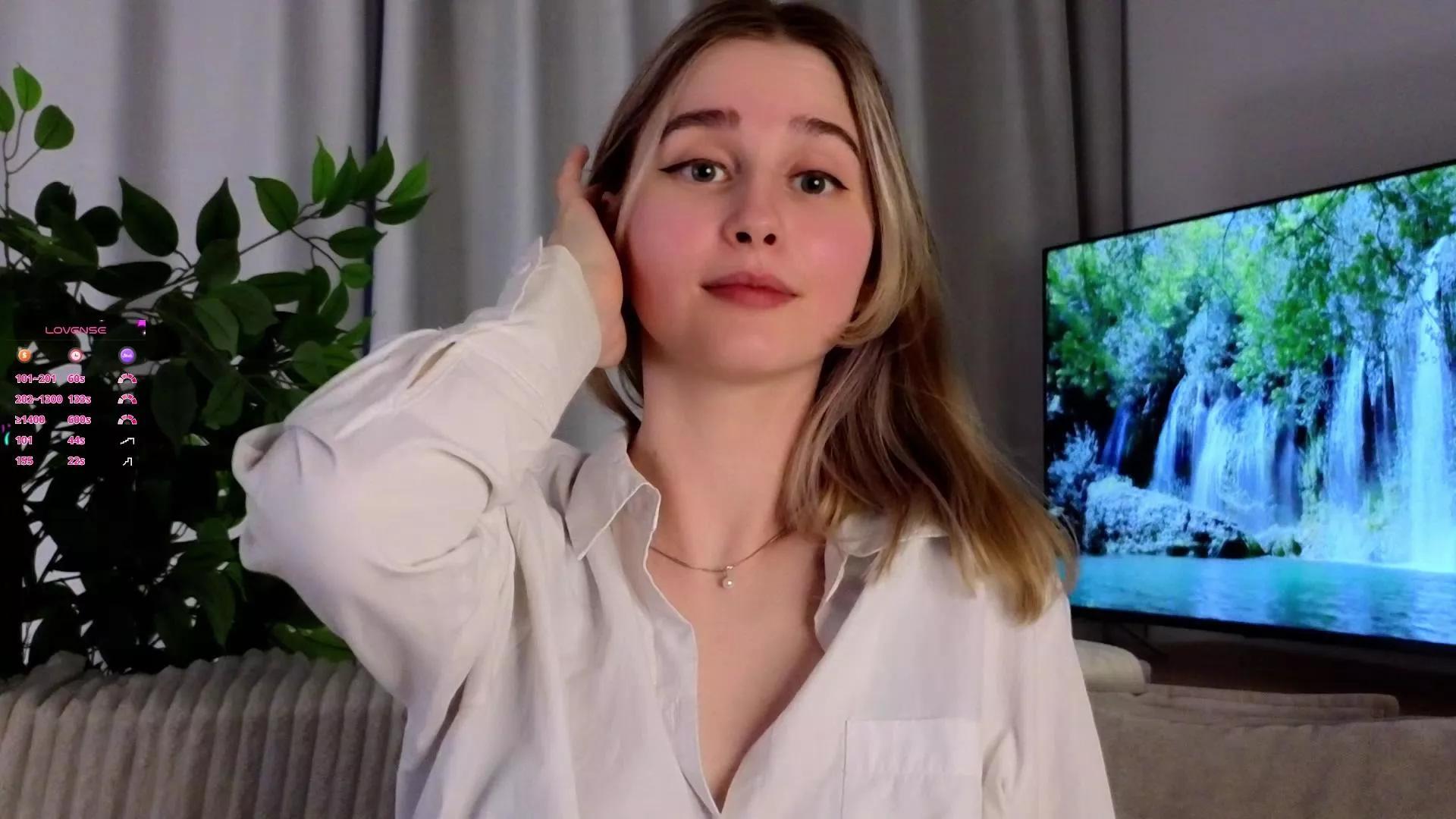 ElviaHickmott webcams show profile image 