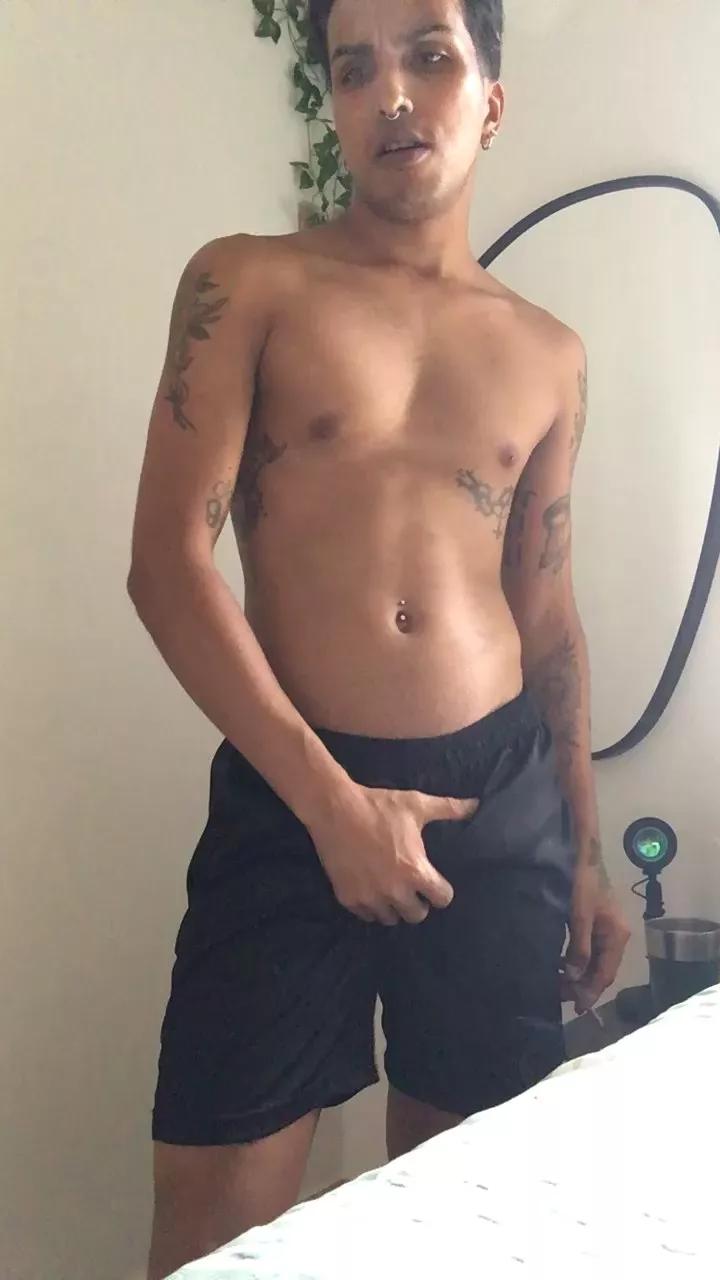 Elvisnaomorreu webcams show profile image 