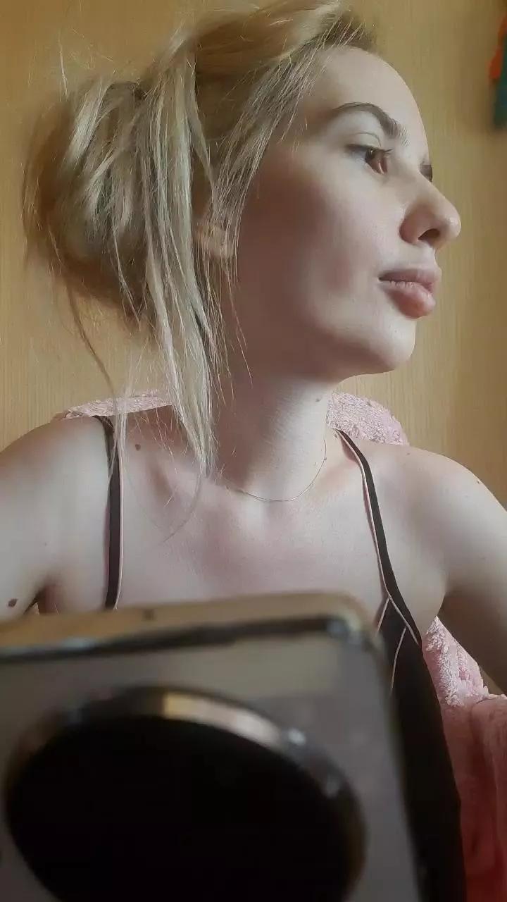 Elzakom on Cam4