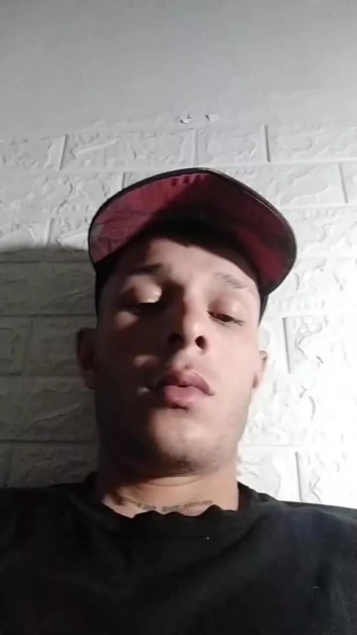 Emaa21c webcams show profile image 