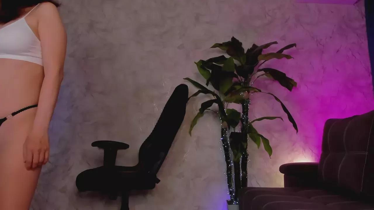 EMMA77777 from Cam4