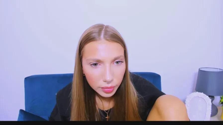 EmmaCharming from Cam4