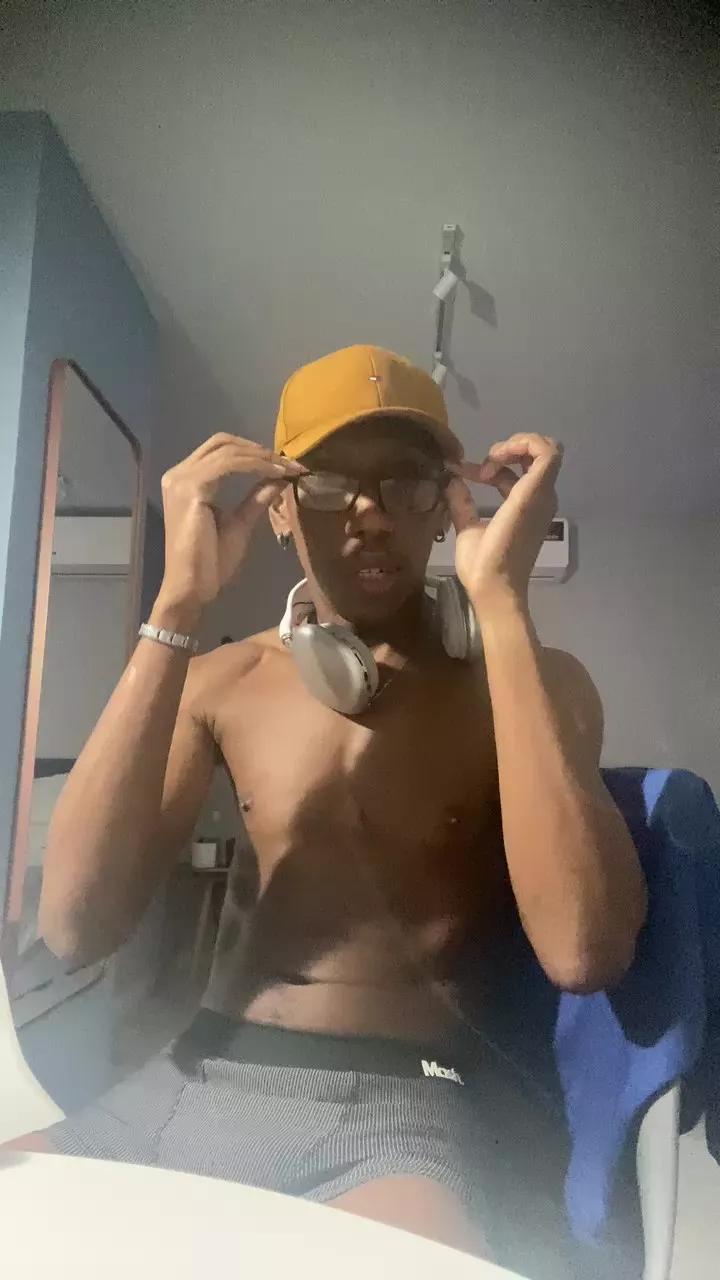 Enzo_bllazi webcams show profile image 