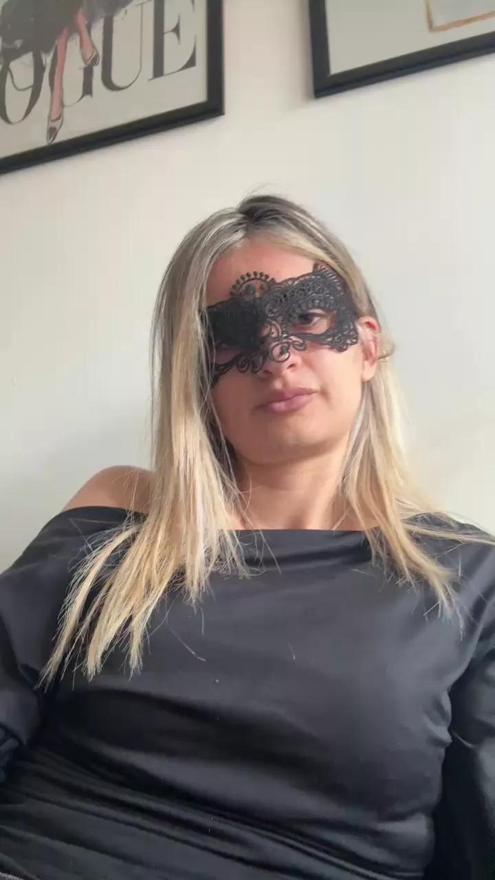 Evelyn909 from Cam4