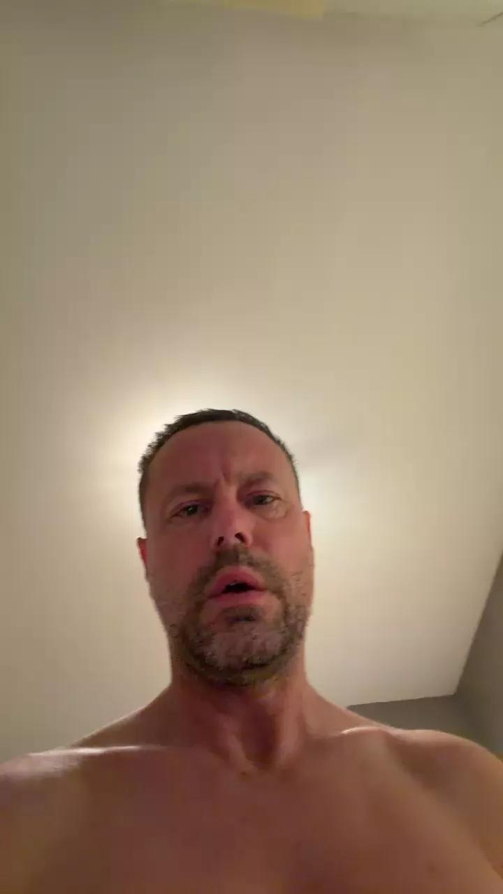 Fouducul56 webcams show profile image 