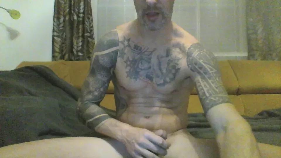 goldenfuck82 on Cam4